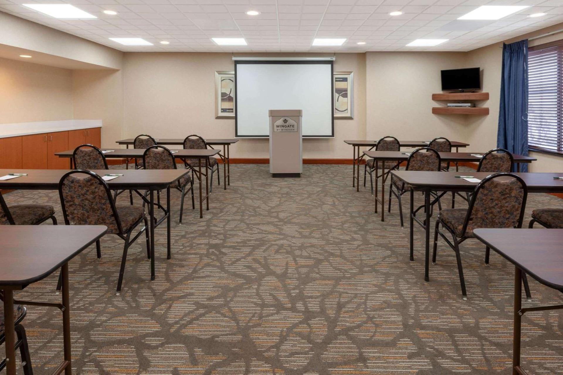 Wingate by Wyndham Erie photo 9