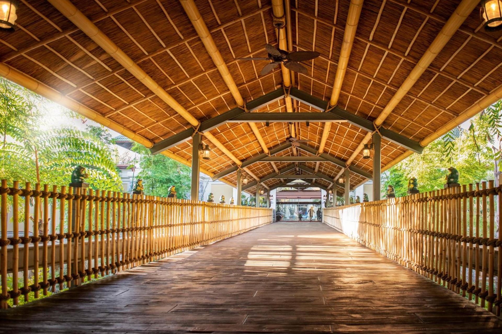 Universal's Loews Royal Pacific Resort photo 17