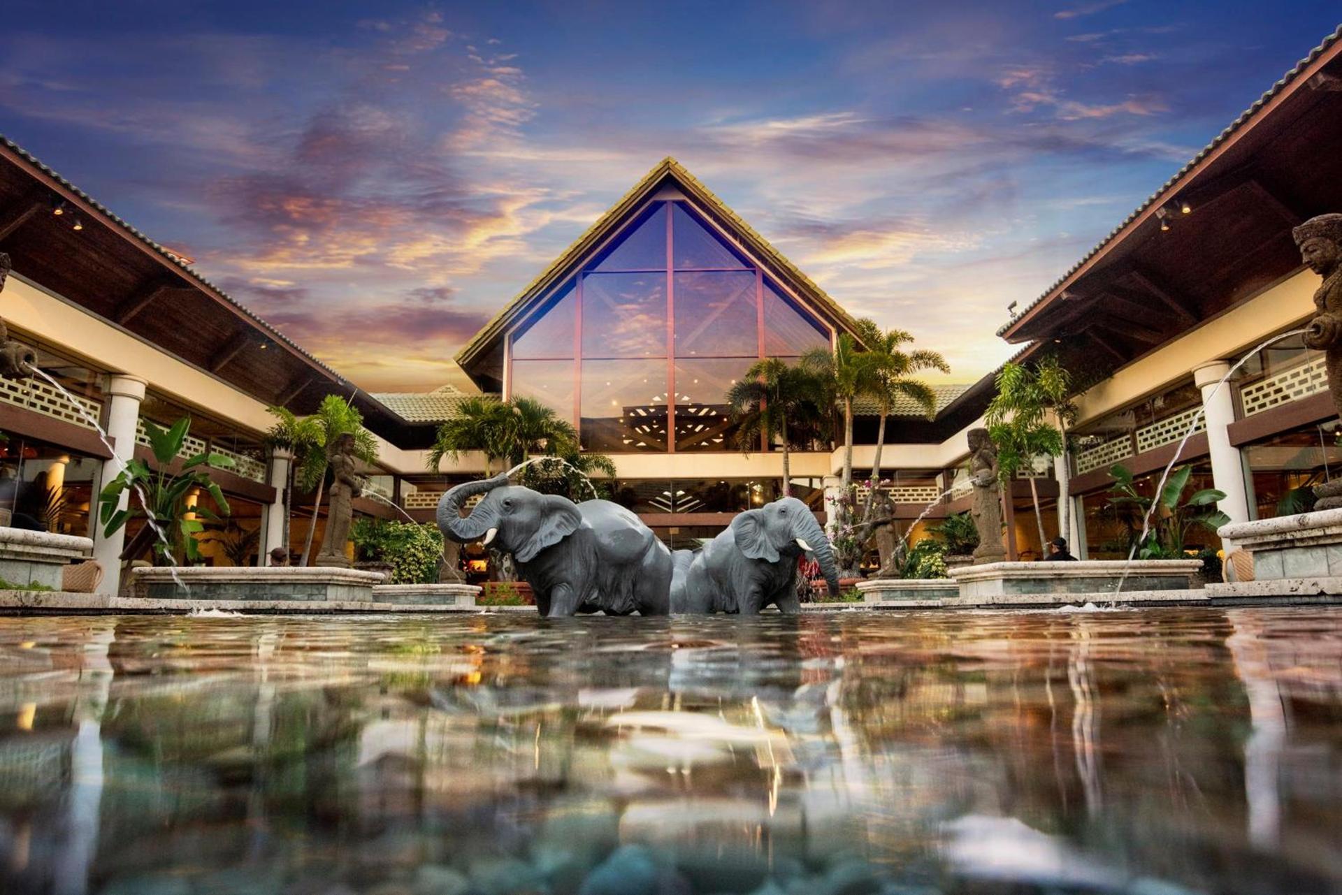 Universal's Loews Royal Pacific Resort photo 4