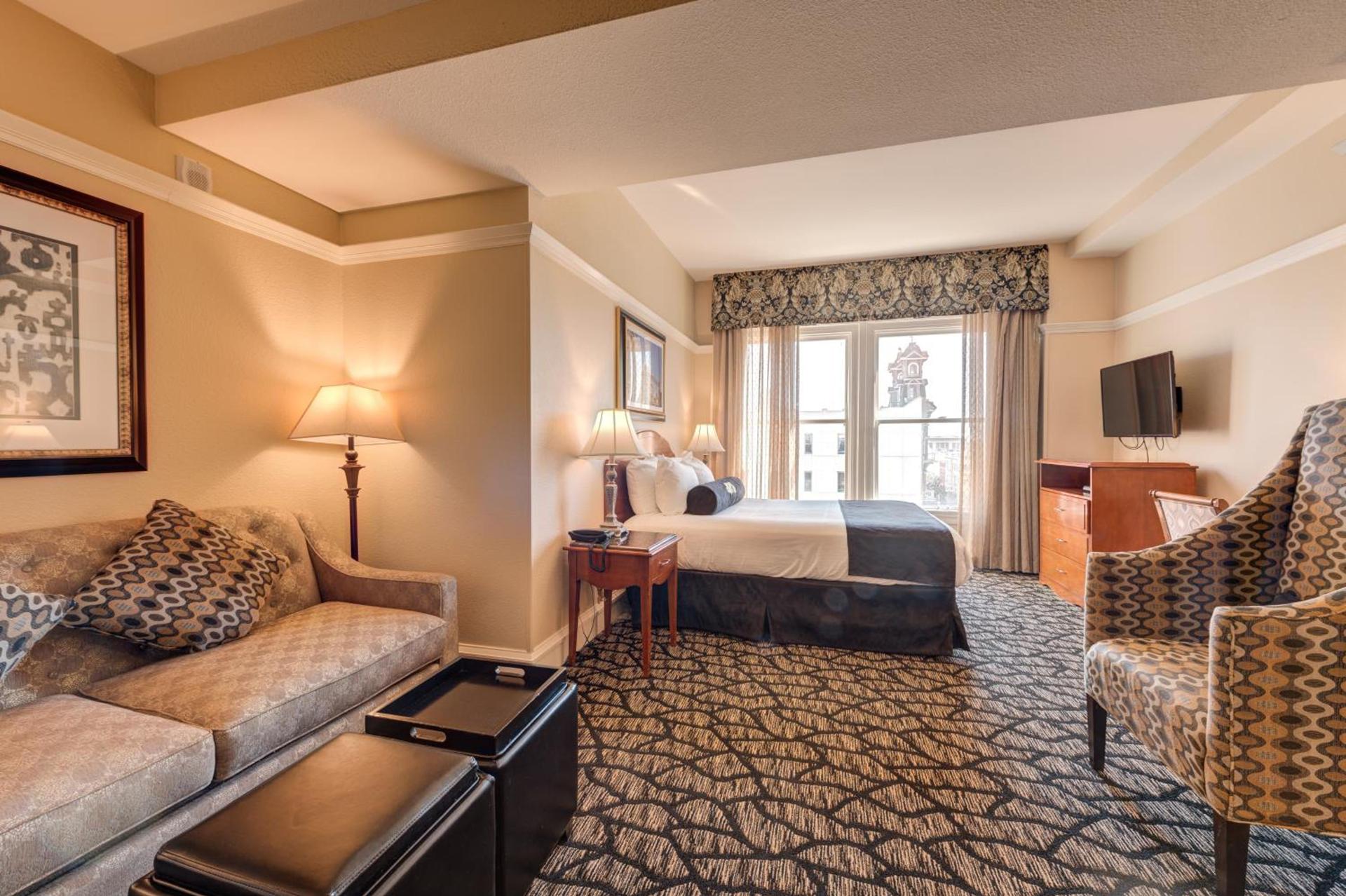 Gaslamp Plaza Suites photo 11