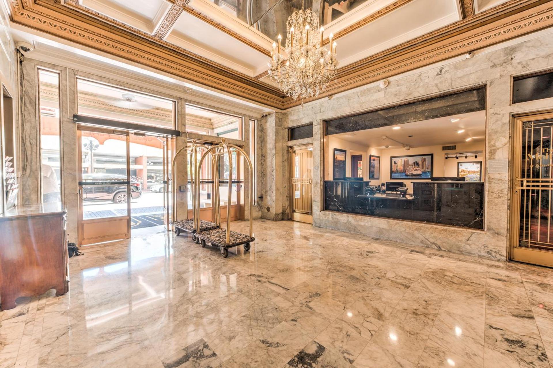 Gaslamp Plaza Suites photo 16
