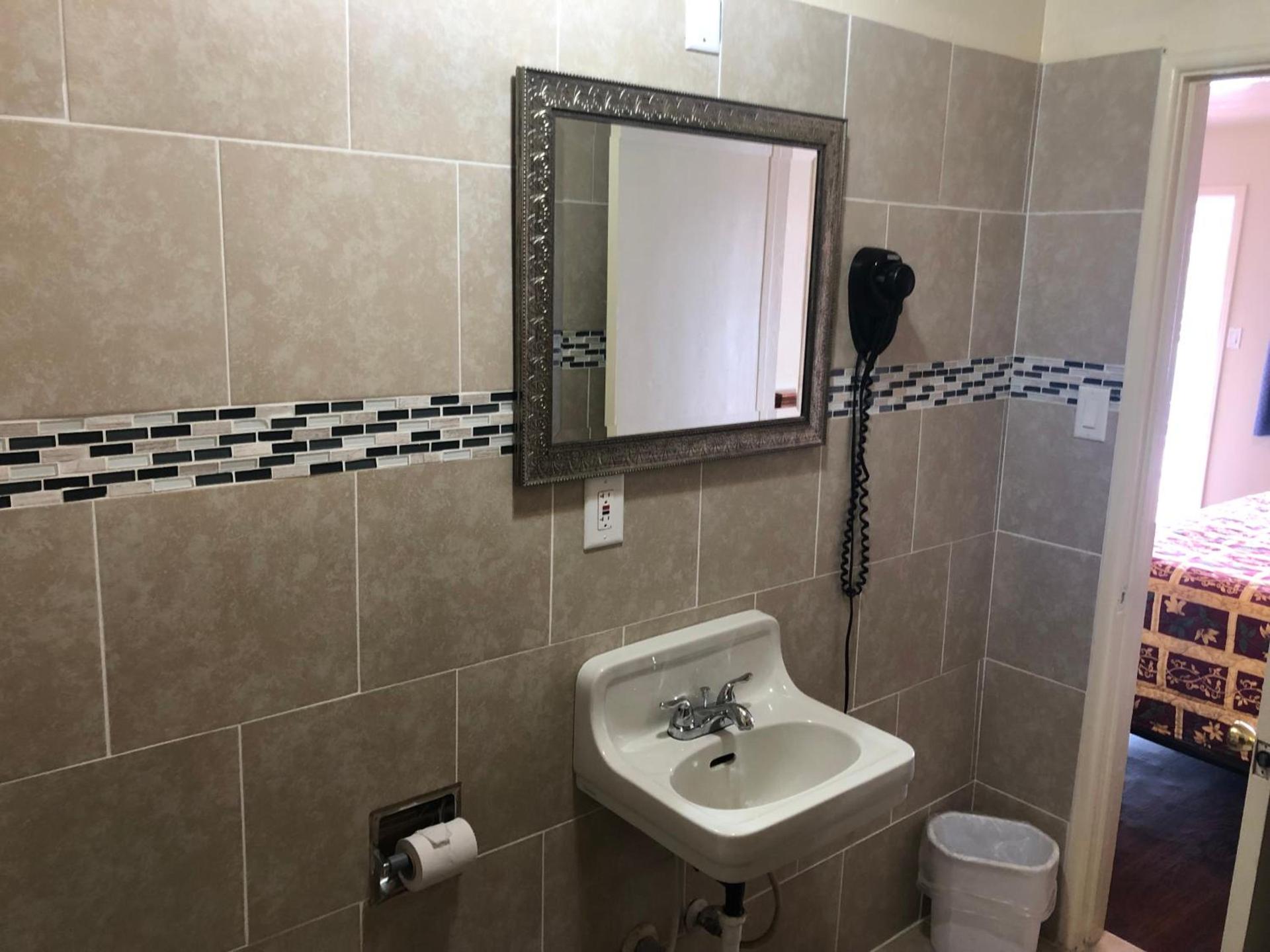 Mount-N-Lake Motel photo 16