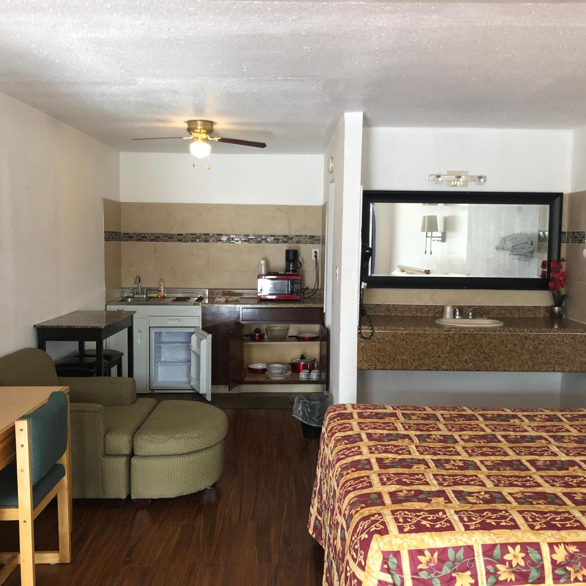 Mount-N-Lake Motel photo 2