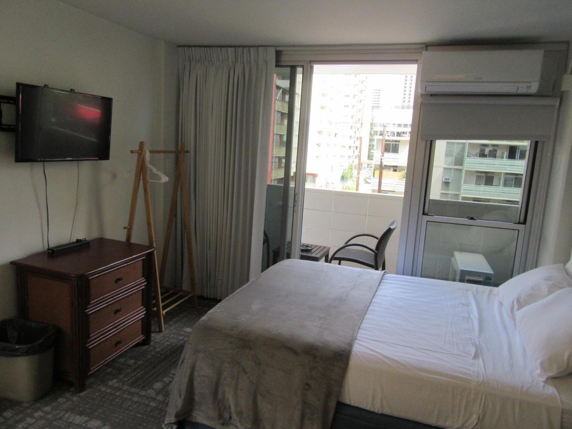 Waikiki Central Hotel - No Resort Fees photo 3