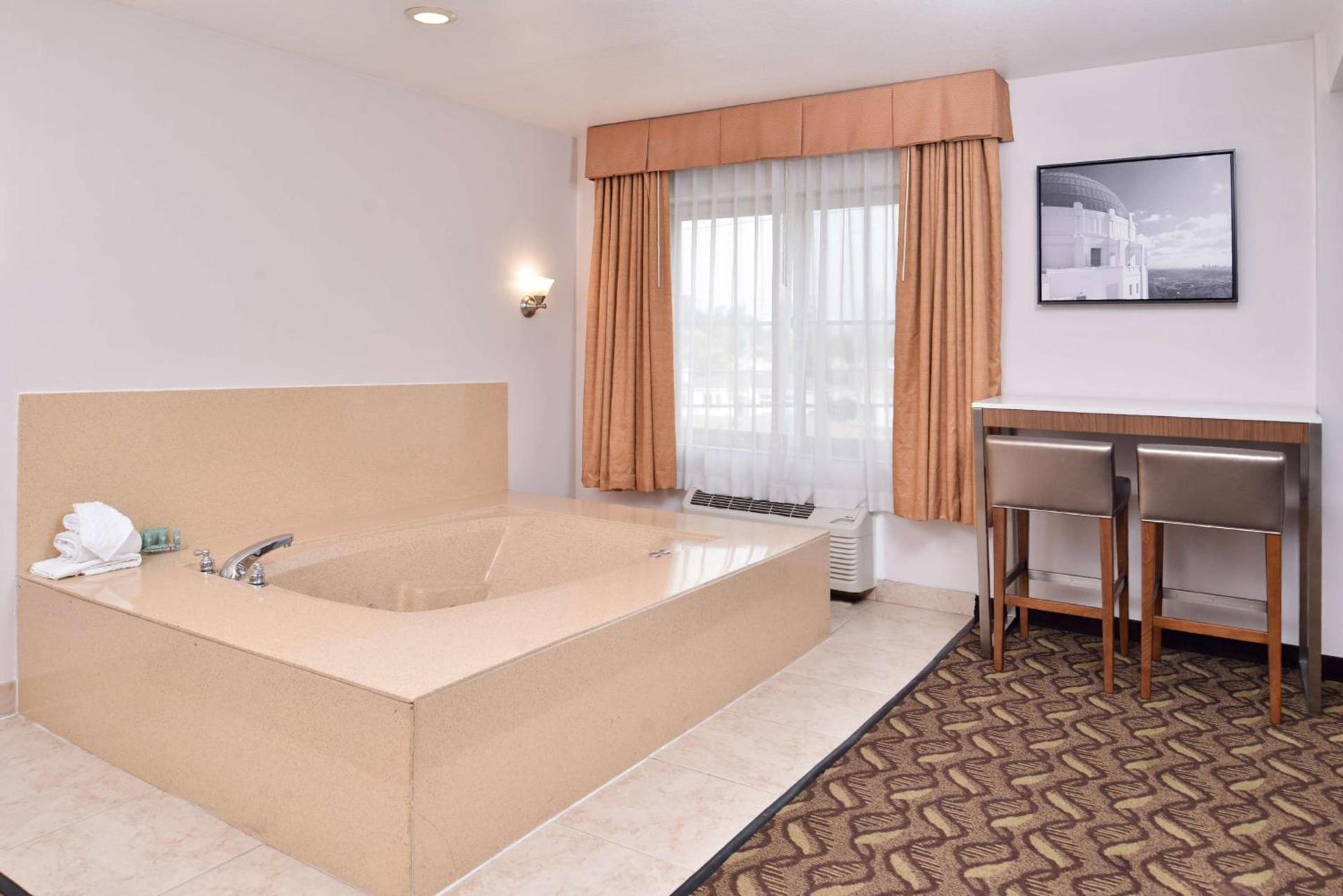 Best Western Airport Plaza Hotel – LAX Airport LA Stadium photo 24