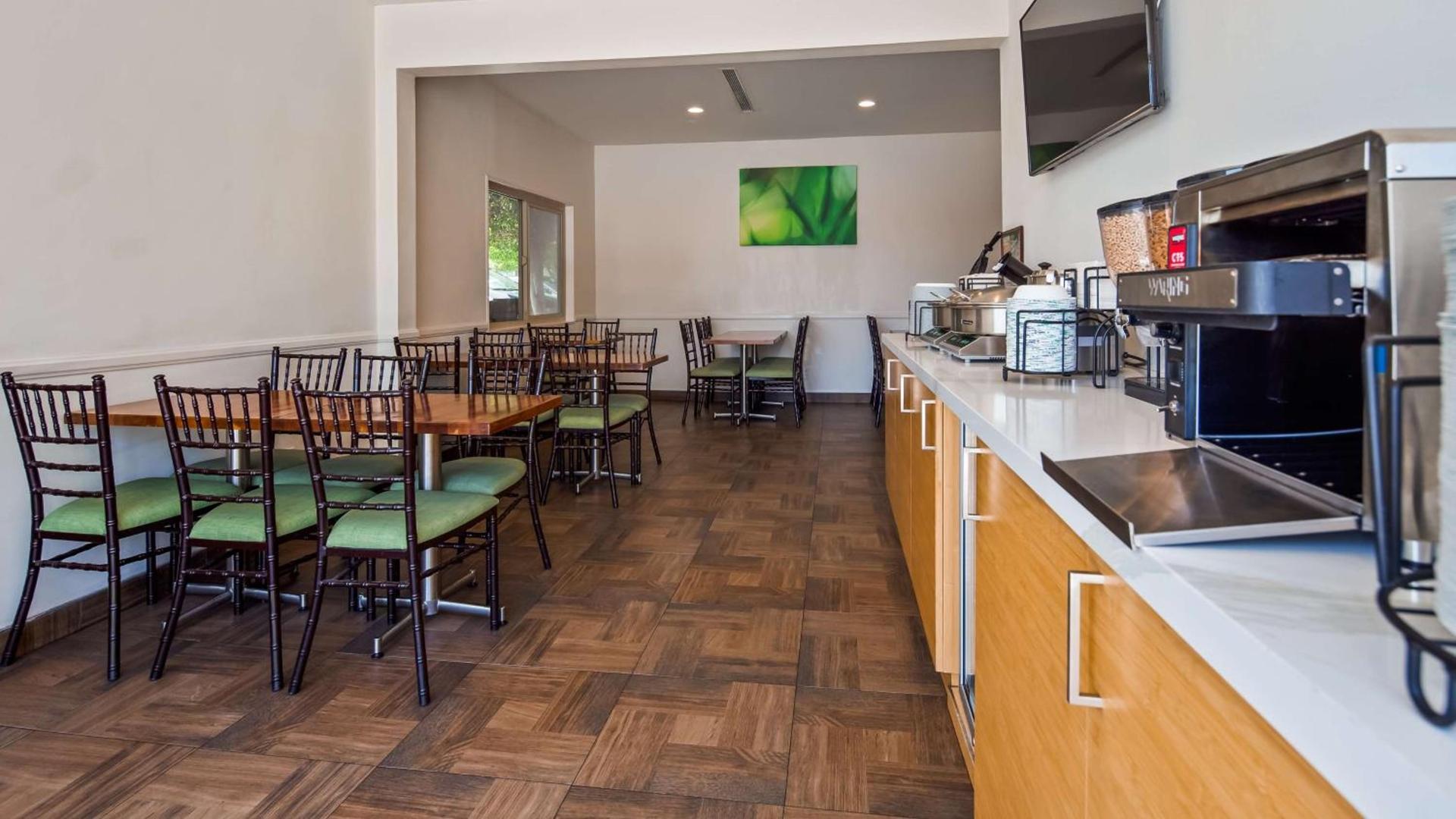 Best Western Plus Glendale photo 15