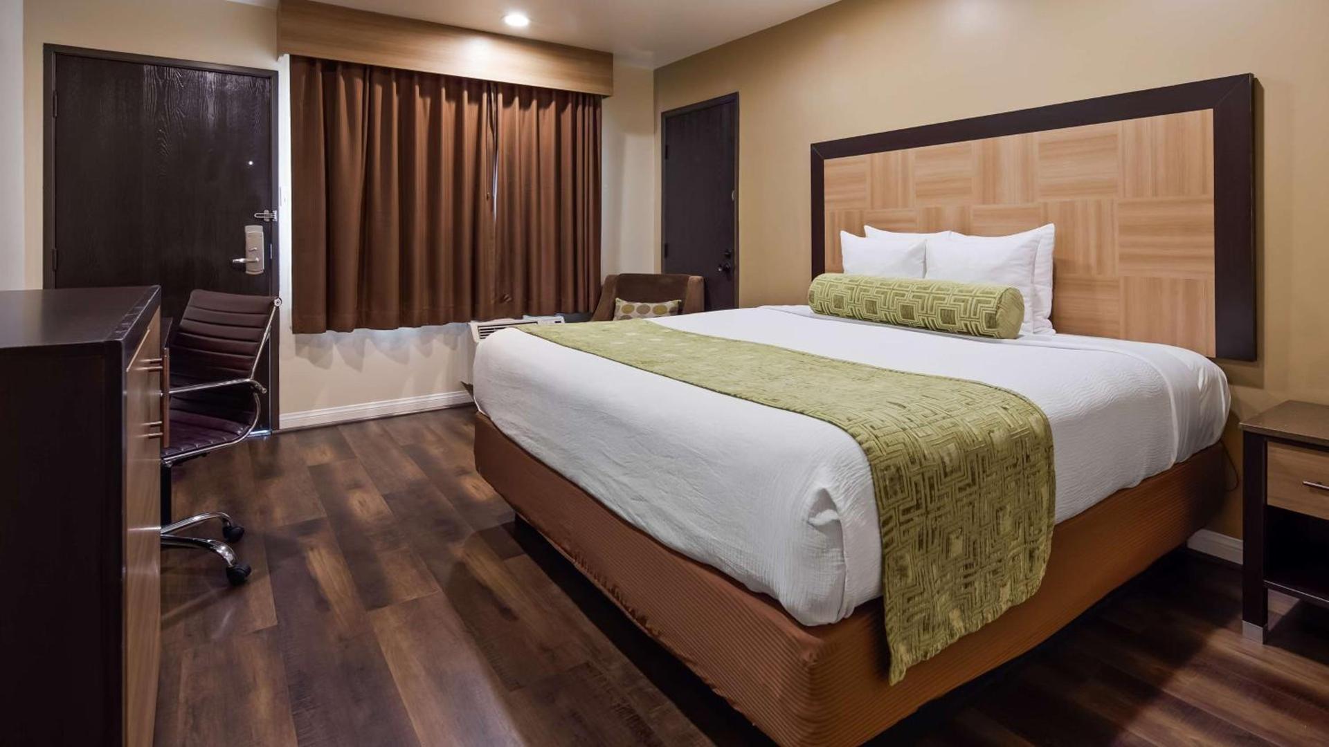 Best Western Plus Glendale photo 10