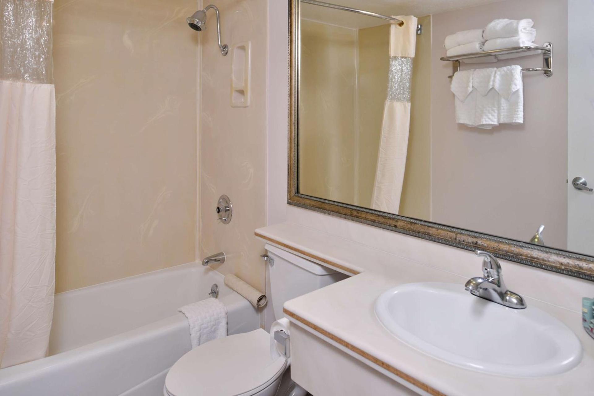 Best Western Airport Plaza Hotel – LAX Airport LA Stadium photo 28