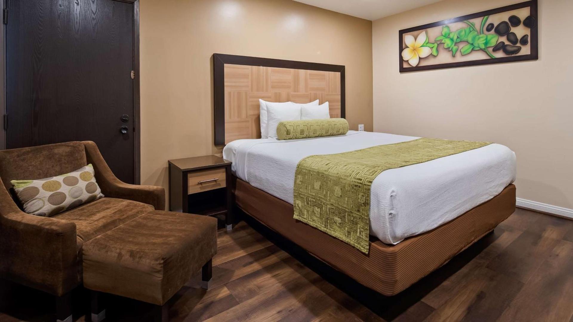 Best Western Plus Glendale photo 12