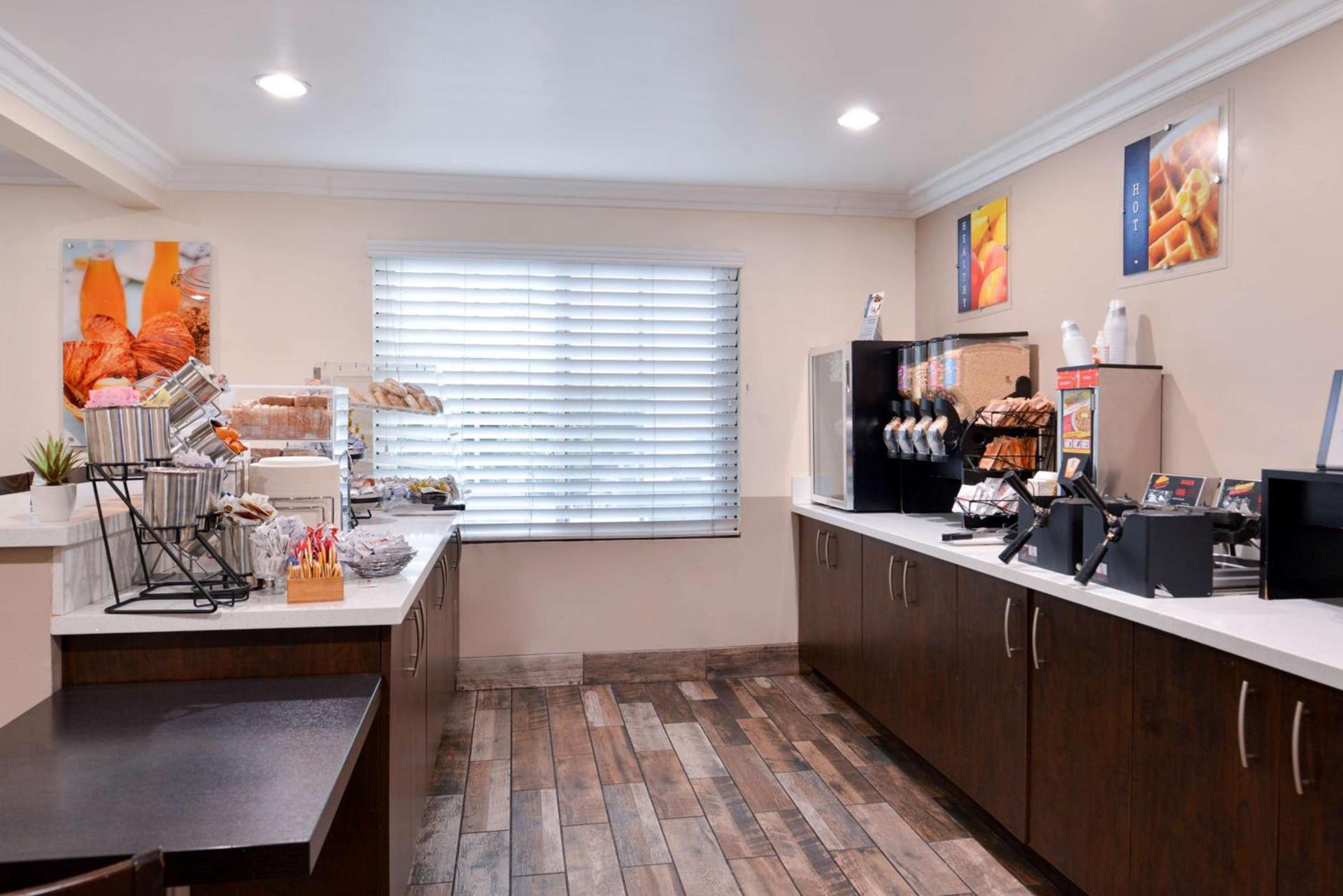Best Western Airport Plaza Hotel – LAX Airport LA Stadium photo 6