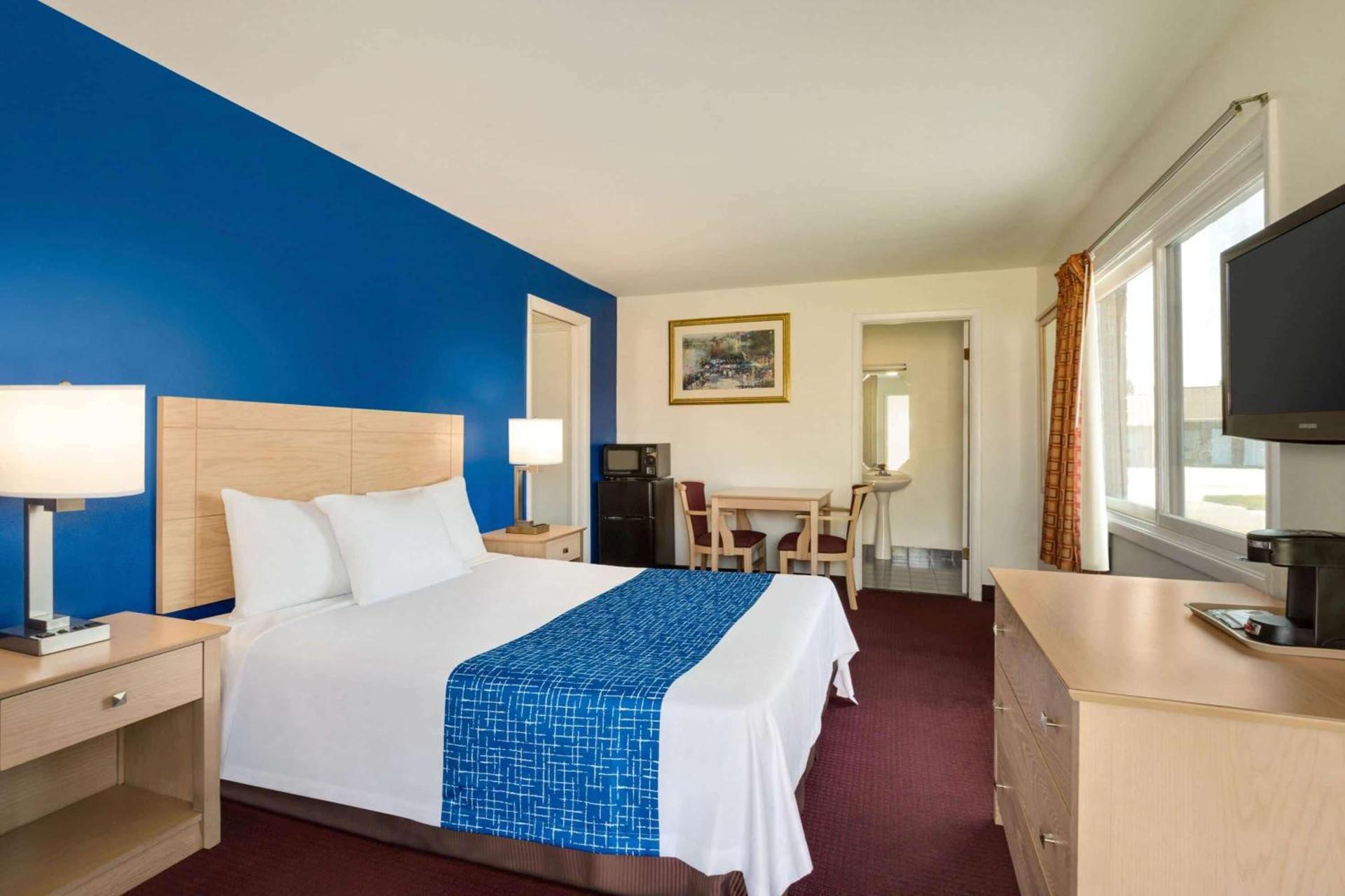 Travelodge by Wyndham Niagara Falls - New York photo 41
