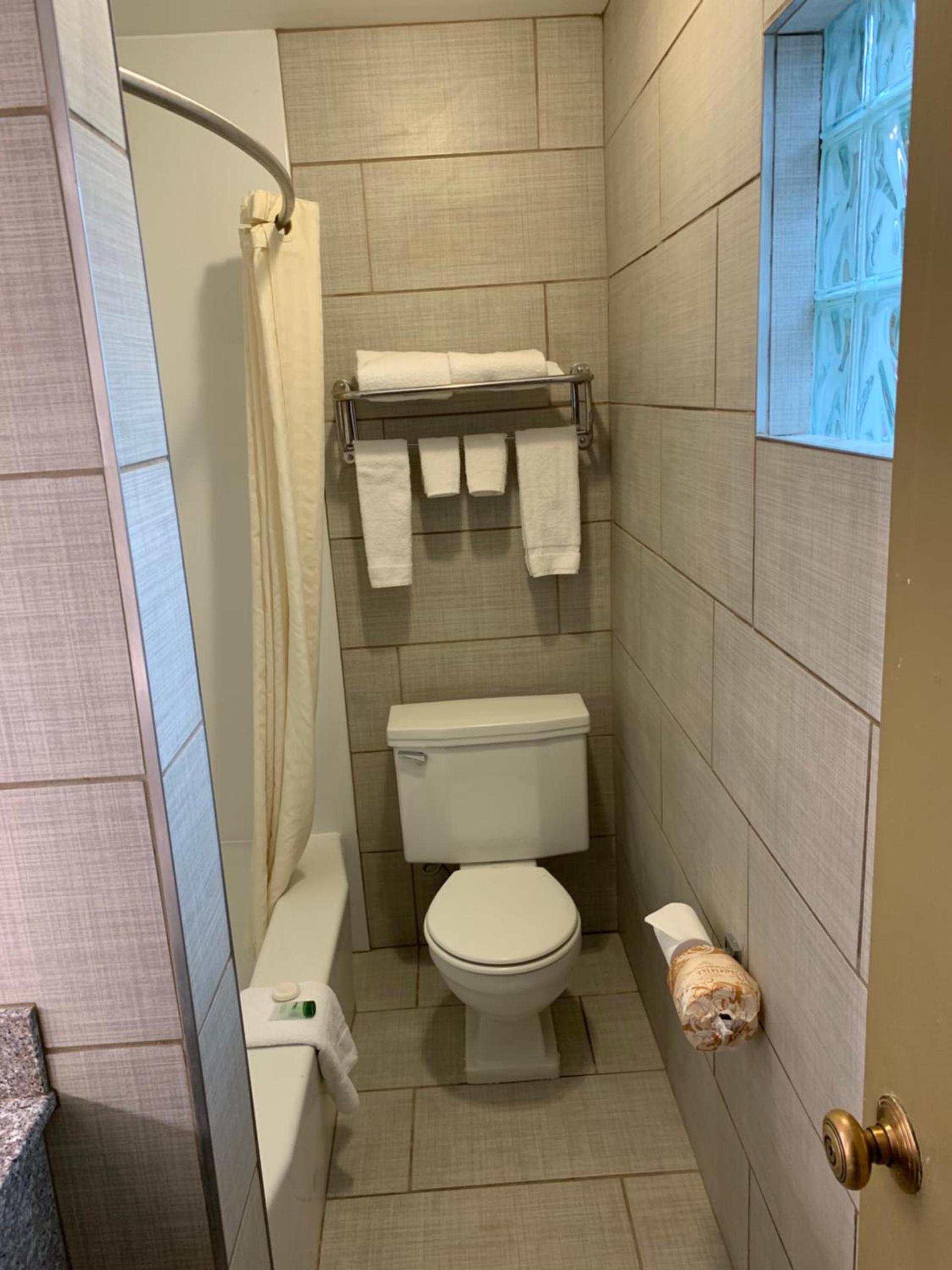 University Manor Inn photo 39