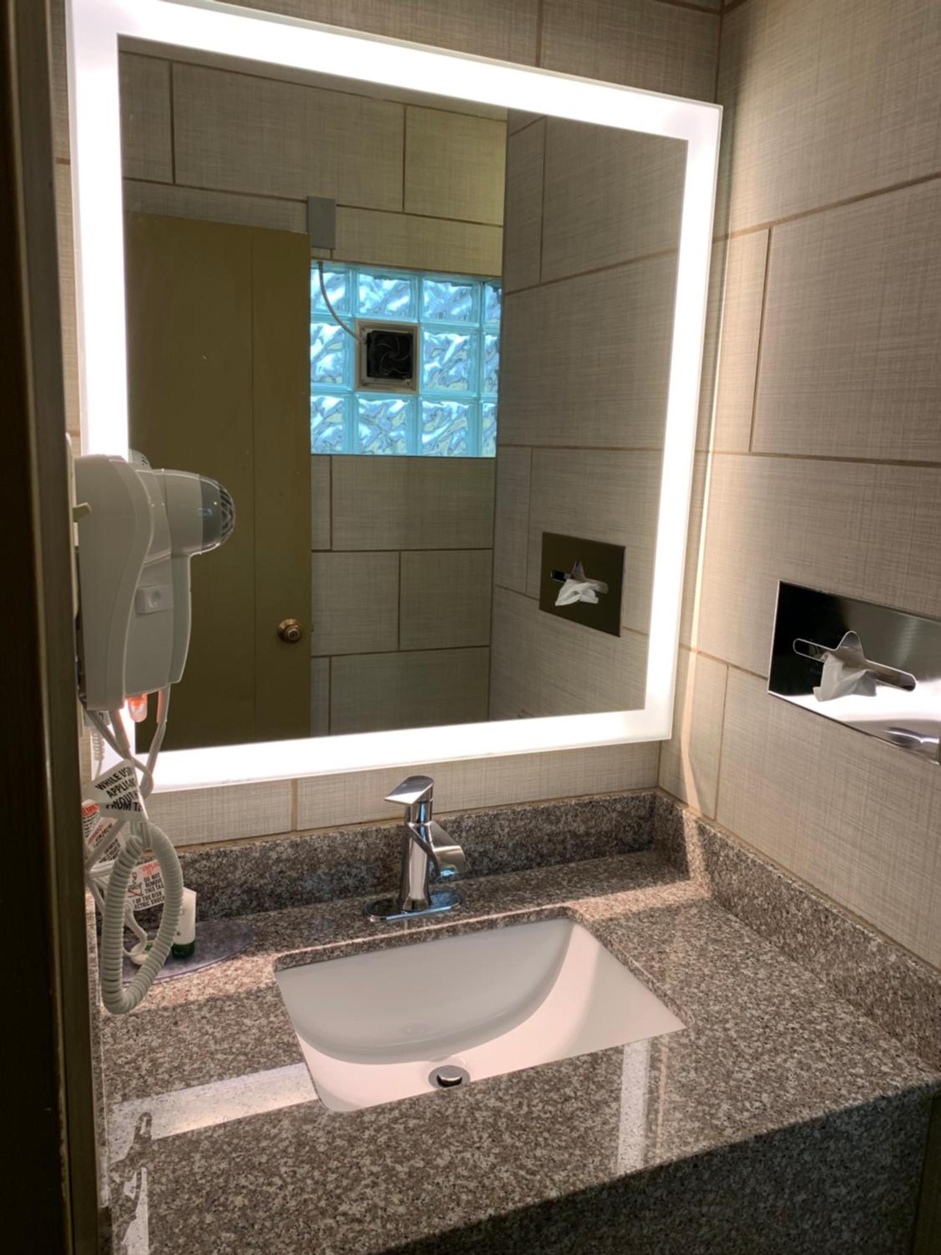 University Manor Inn photo 12