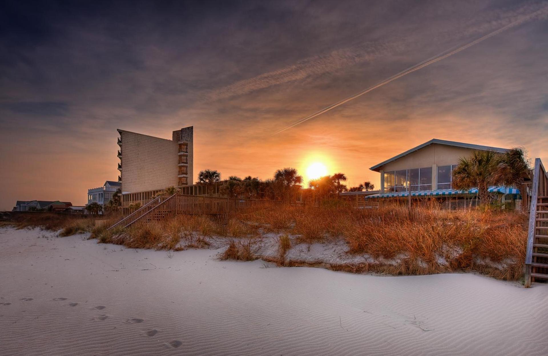 Oceanfront Litchfield Inn photo 6