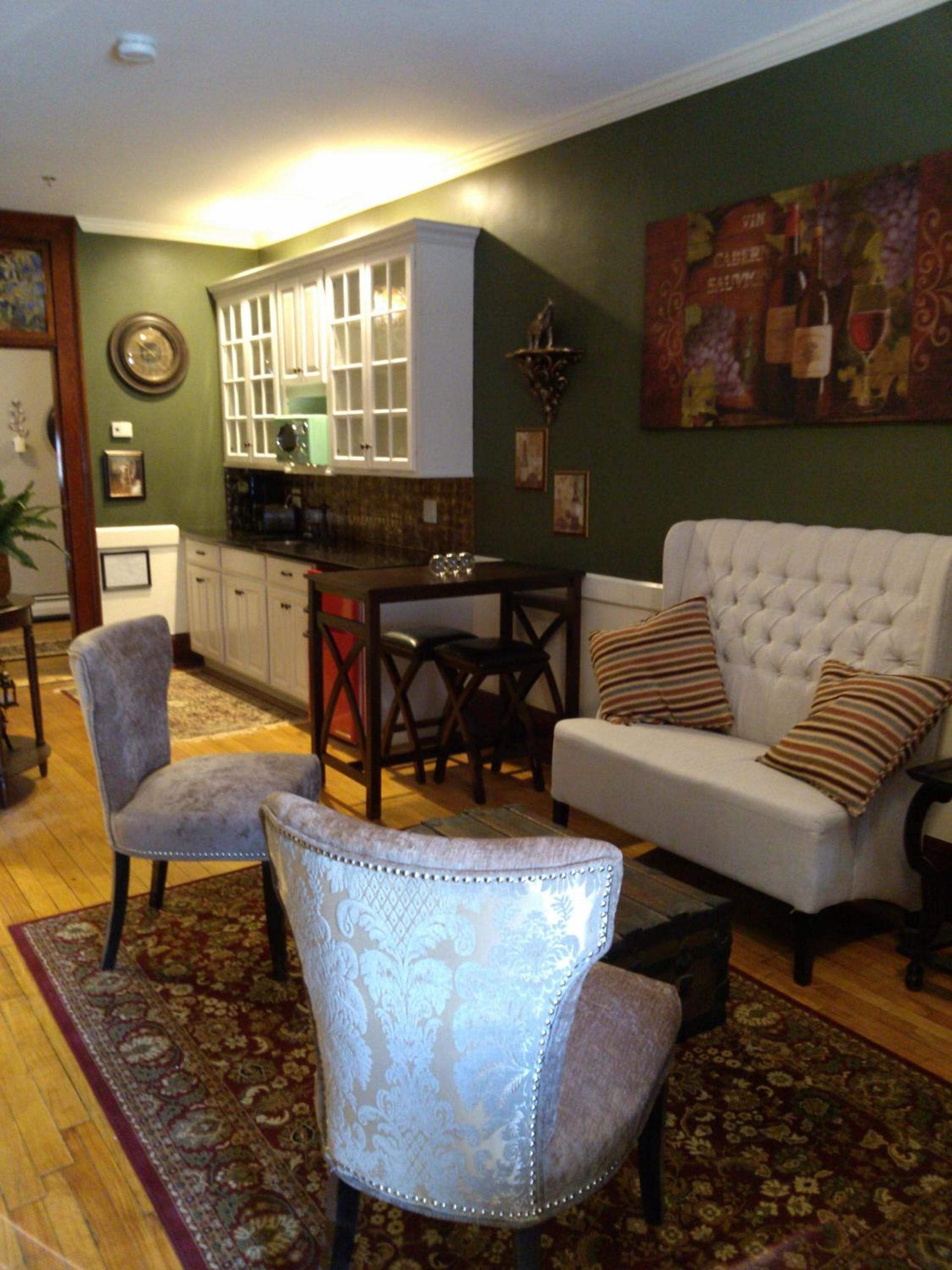 Firehouse Inn photo 4
