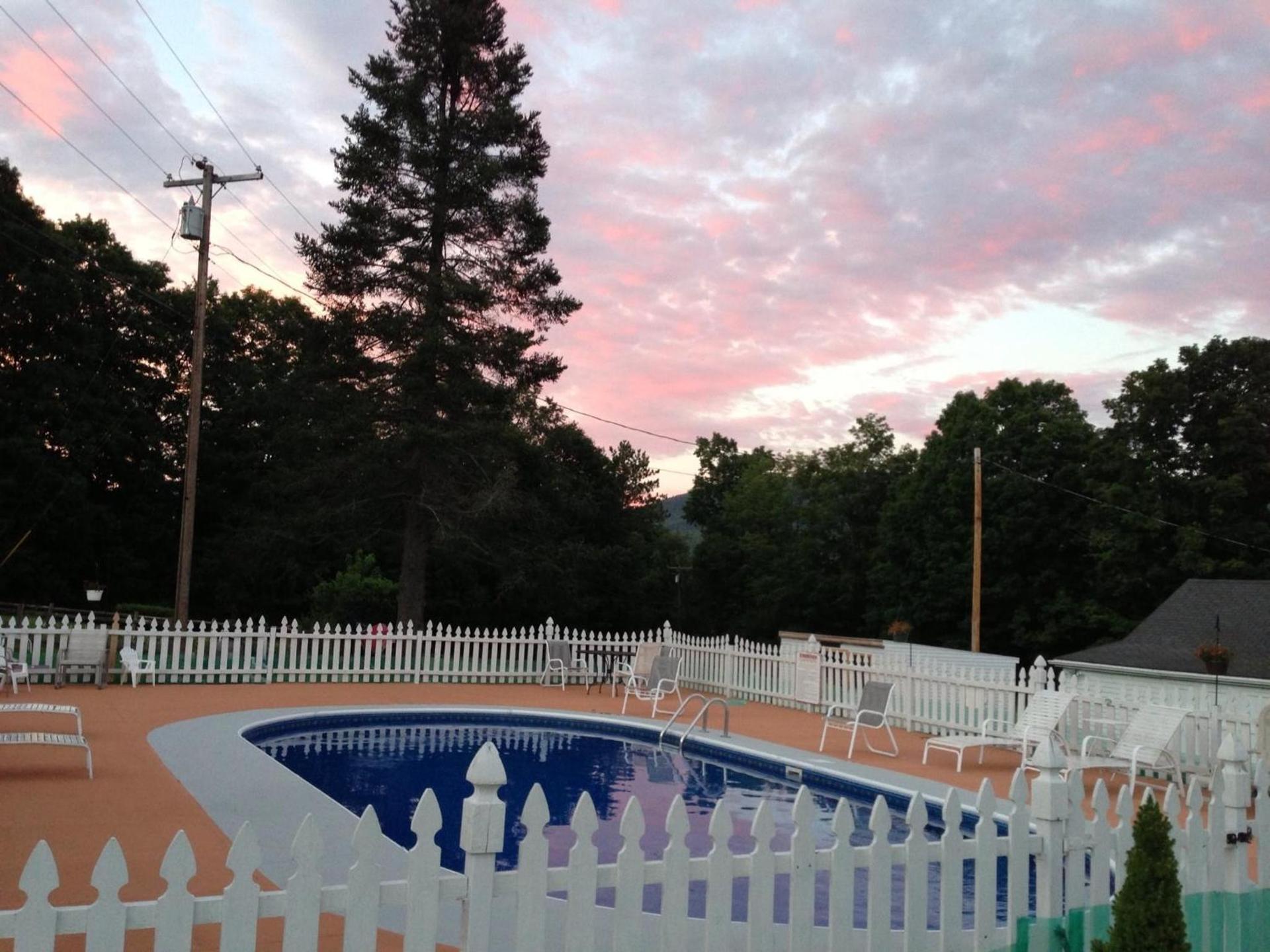 Four Winds Country Motel photo 48