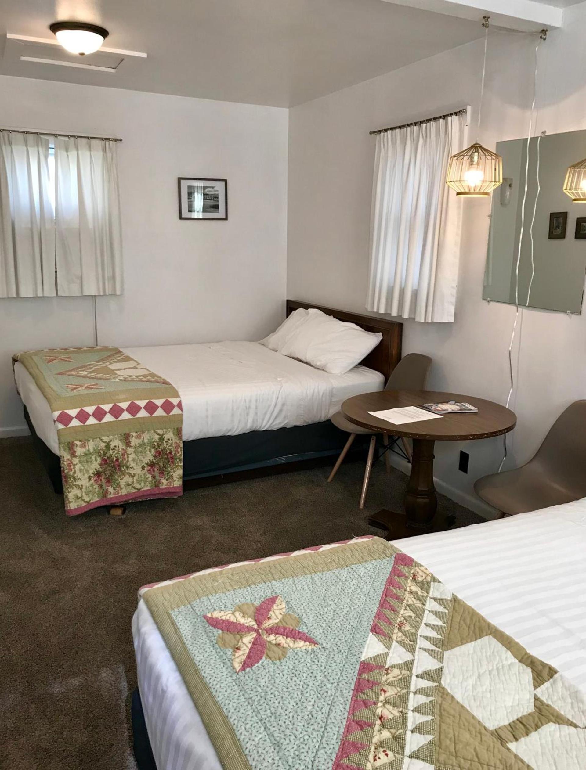 Chalet Motel photo 12
