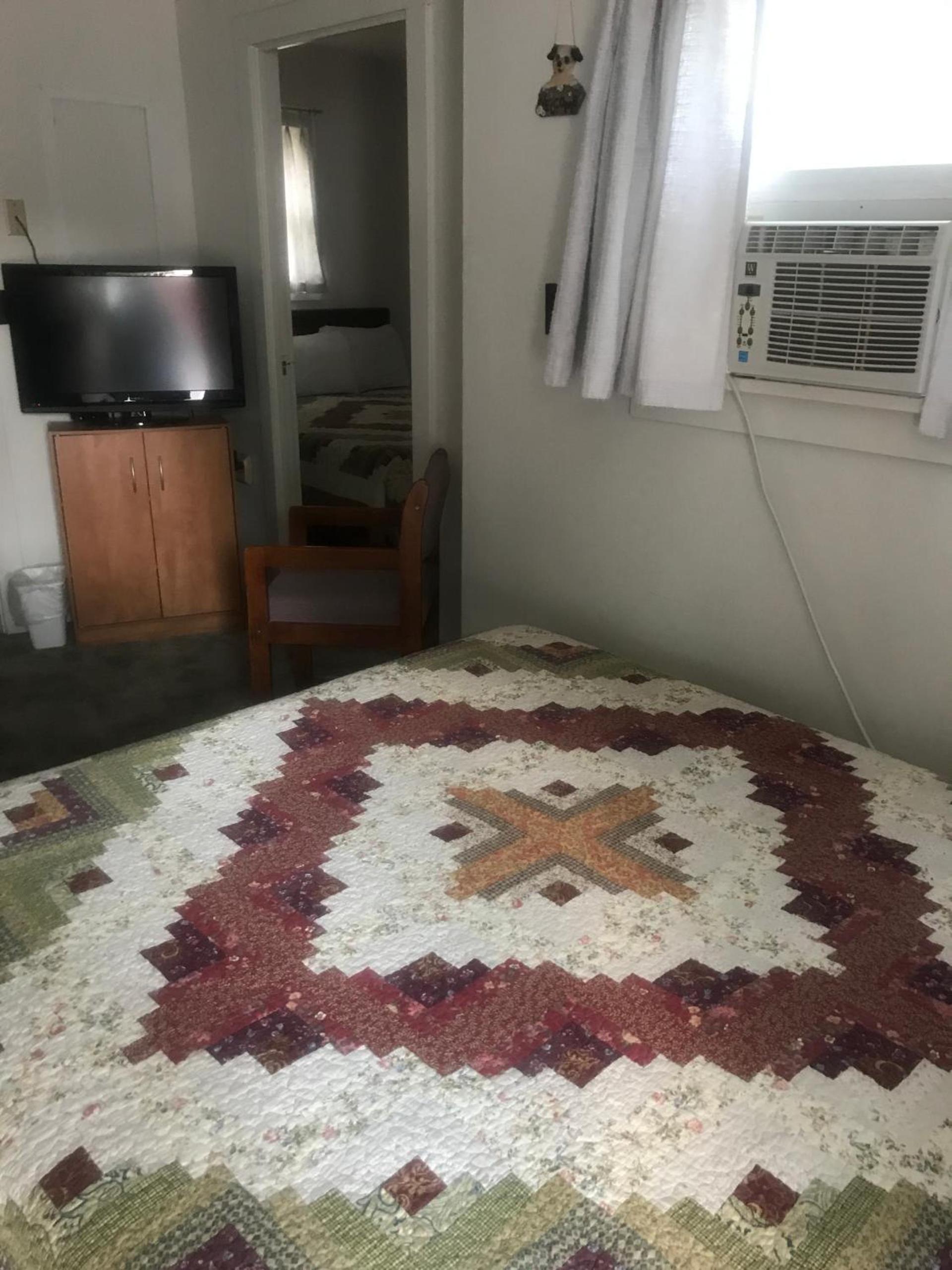 Chalet Motel photo 6