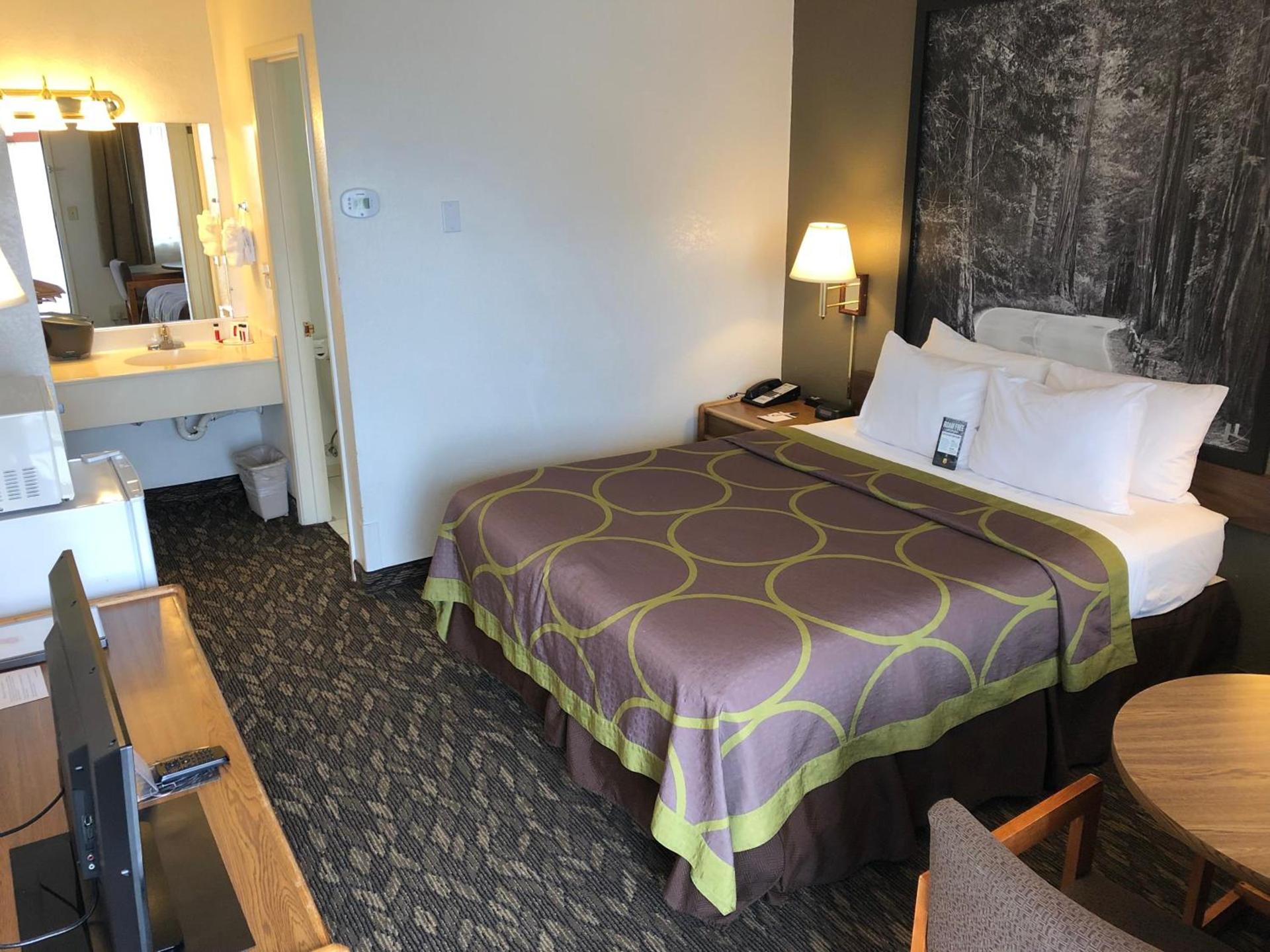 Super 8 by Wyndham Fort Bragg photo 3