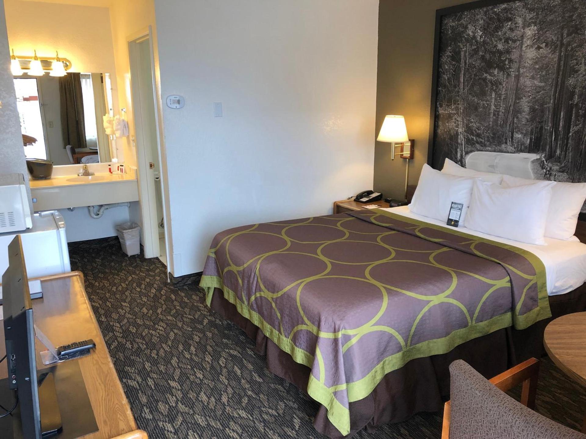 Super 8 by Wyndham Fort Bragg photo 4