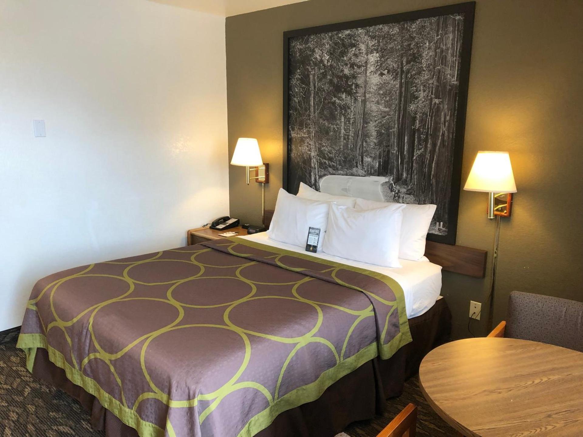 Super 8 by Wyndham Fort Bragg photo 5
