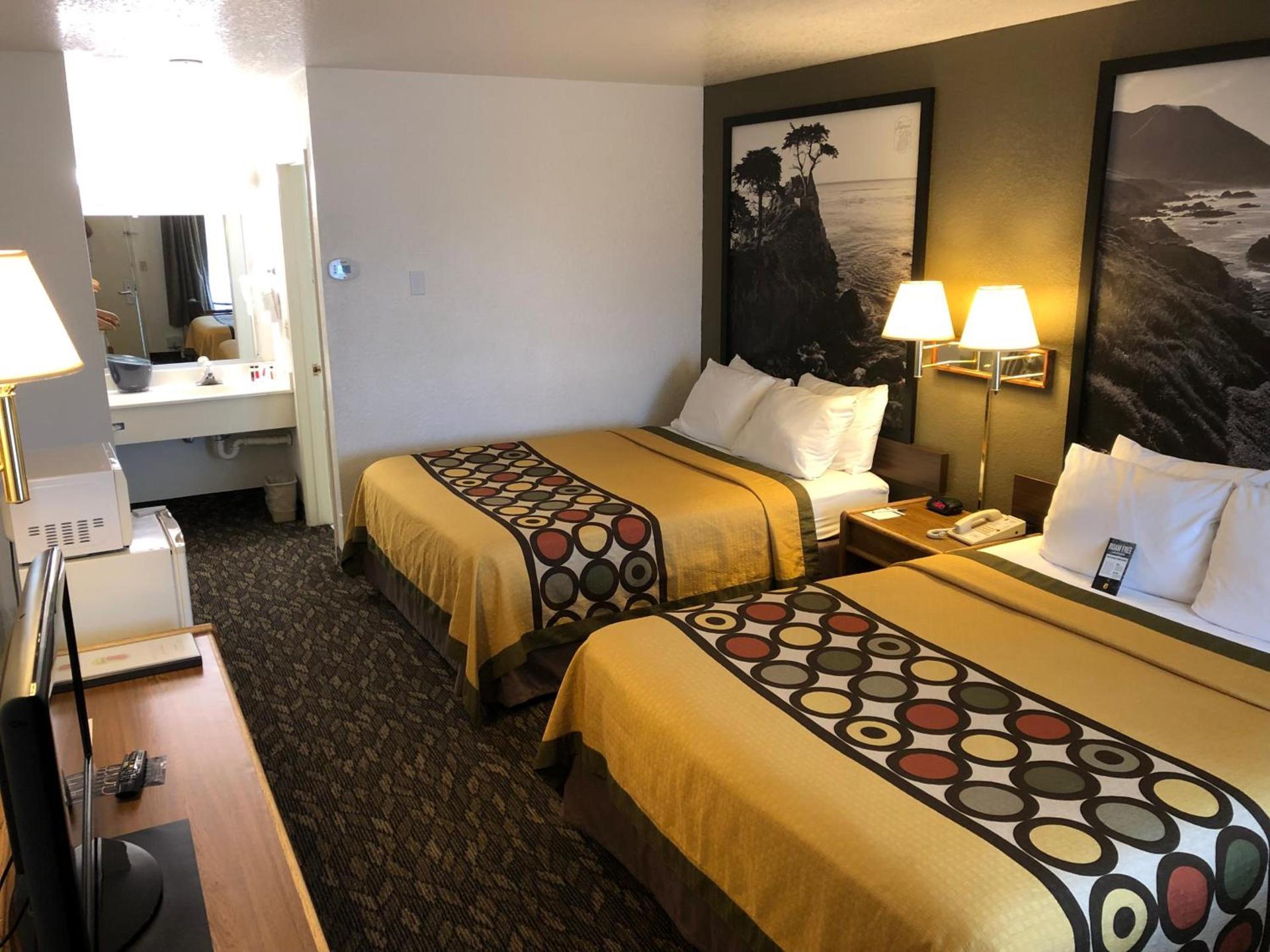 Super 8 by Wyndham Fort Bragg photo 8