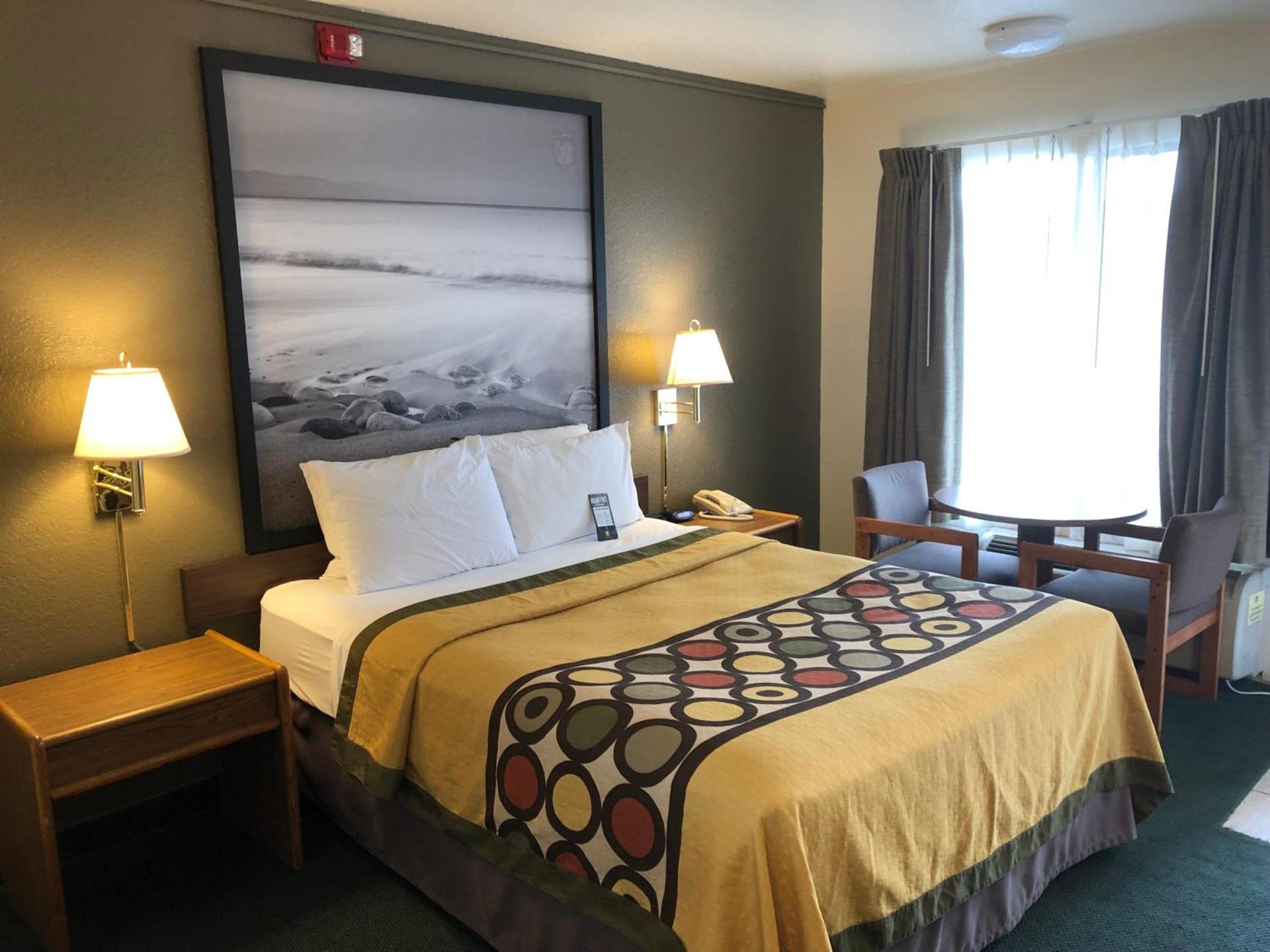 Super 8 by Wyndham Fort Bragg photo 12