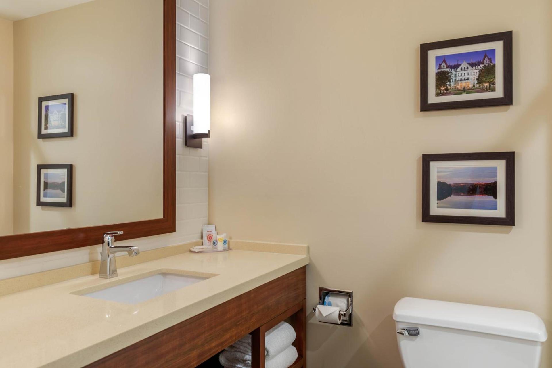 Comfort Inn & Suites Schenectady - Scotia photo 32