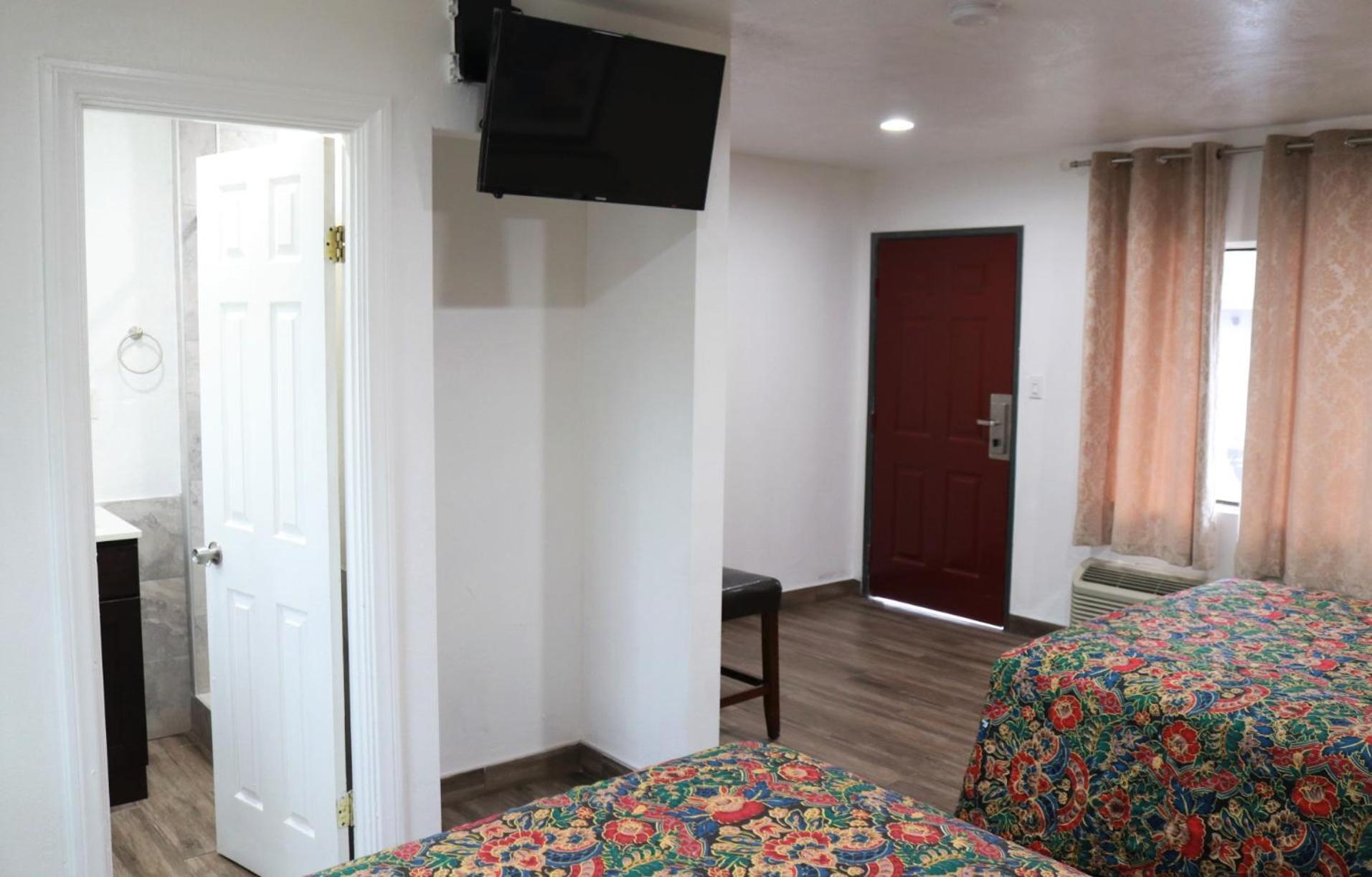 Palm Inn Motel - Montclair photo 2