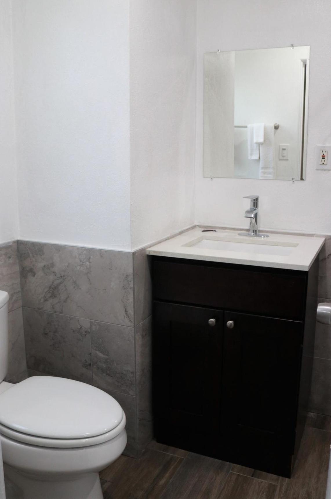 Palm Inn Motel - Montclair photo 3