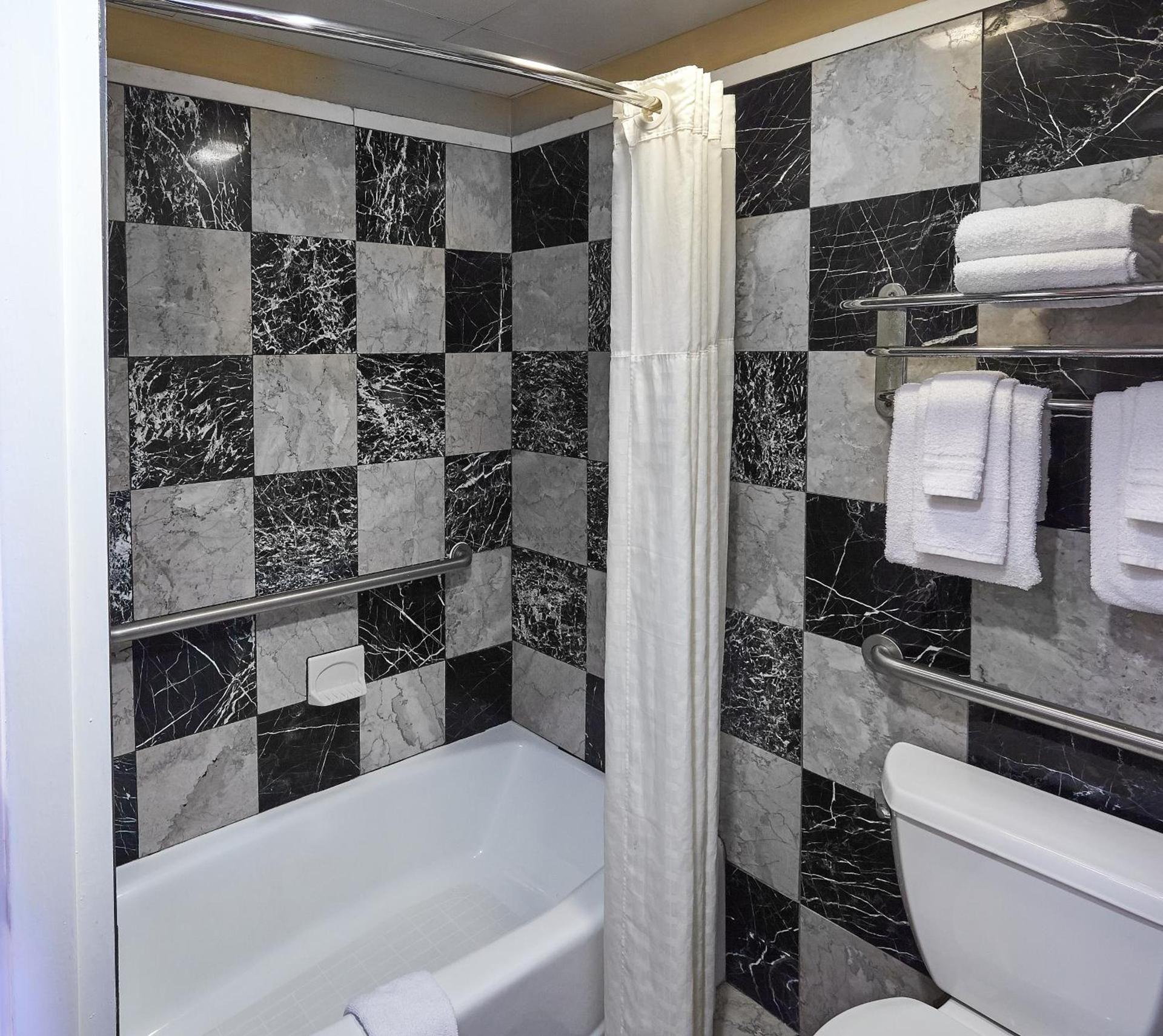 Ocean Inn & Suites photo 25