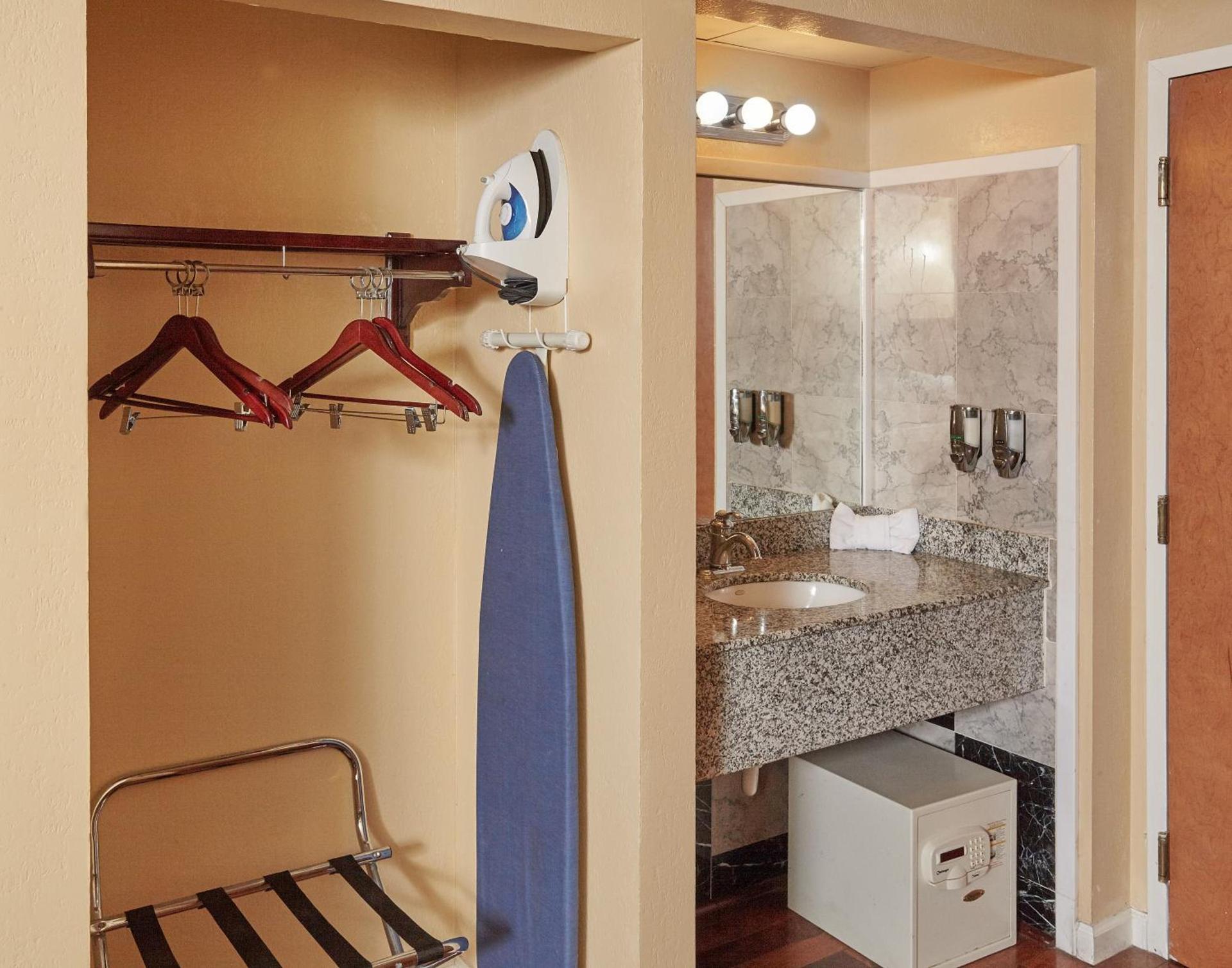 Ocean Inn & Suites photo 24