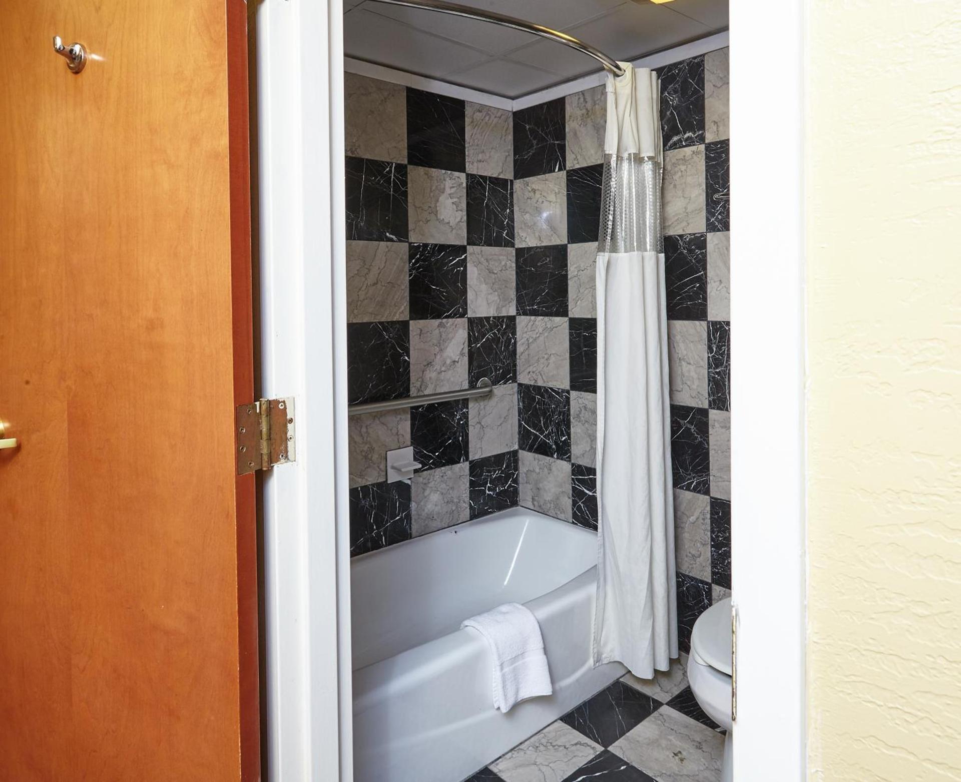Ocean Inn & Suites photo 20