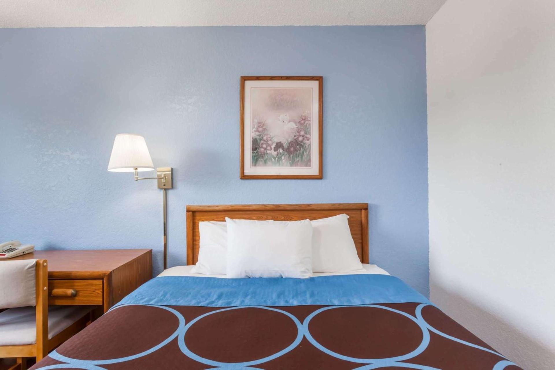 Super 8 by Wyndham Norwich photo 5