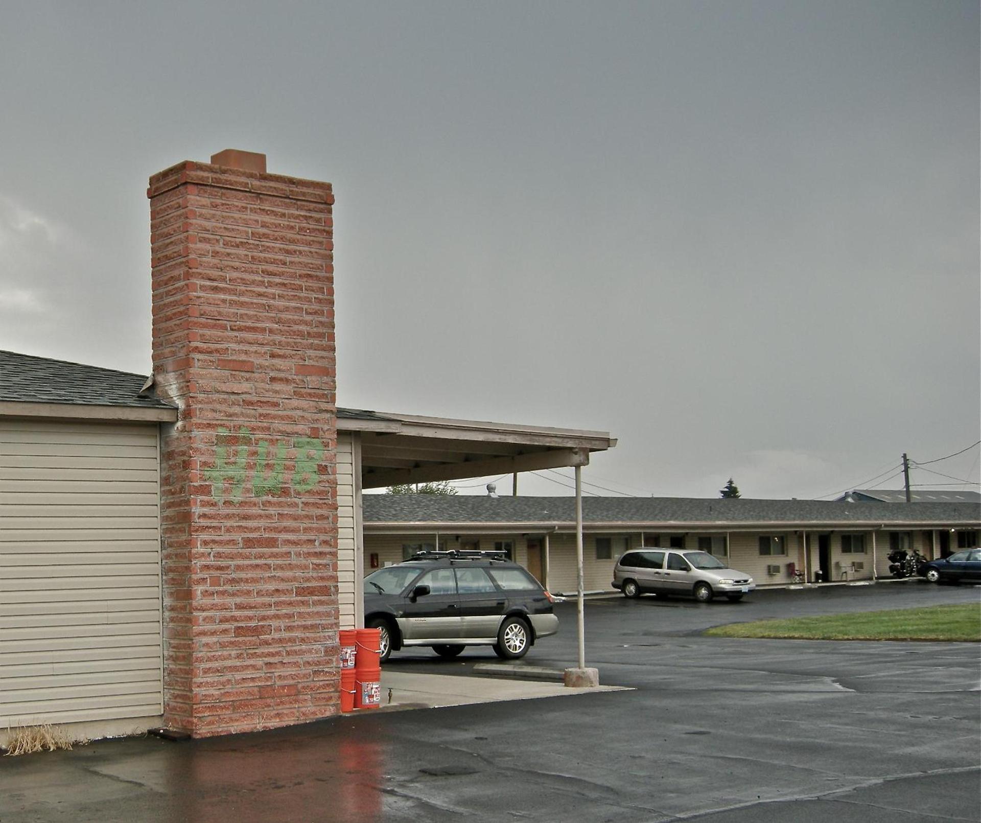 Hub Motel photo 6