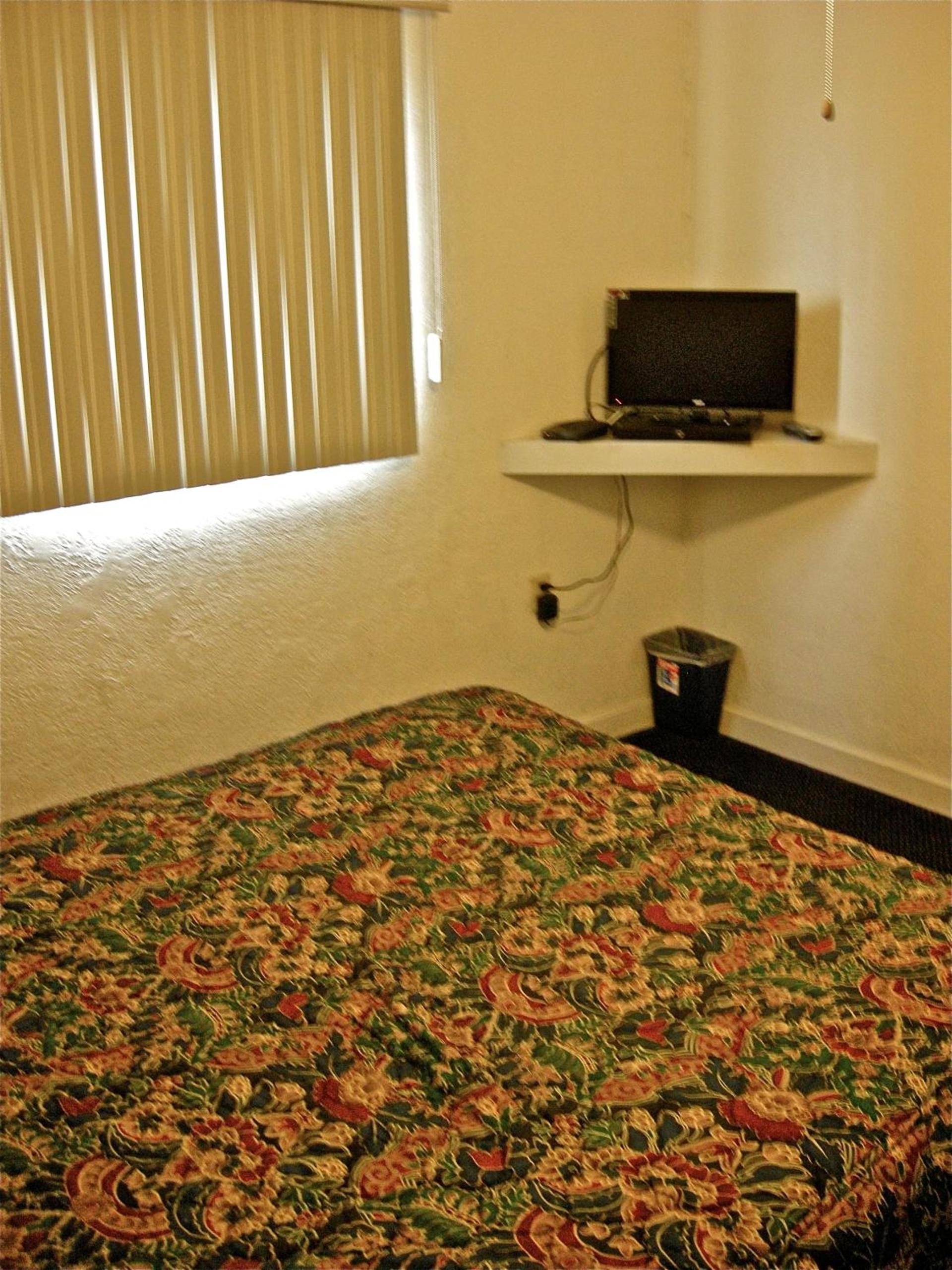 Hub Motel photo 15