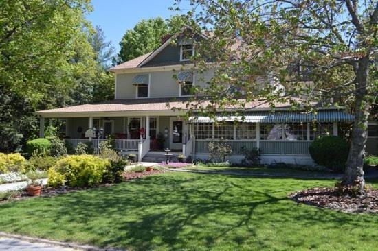 Red Rocker Inn photo 30