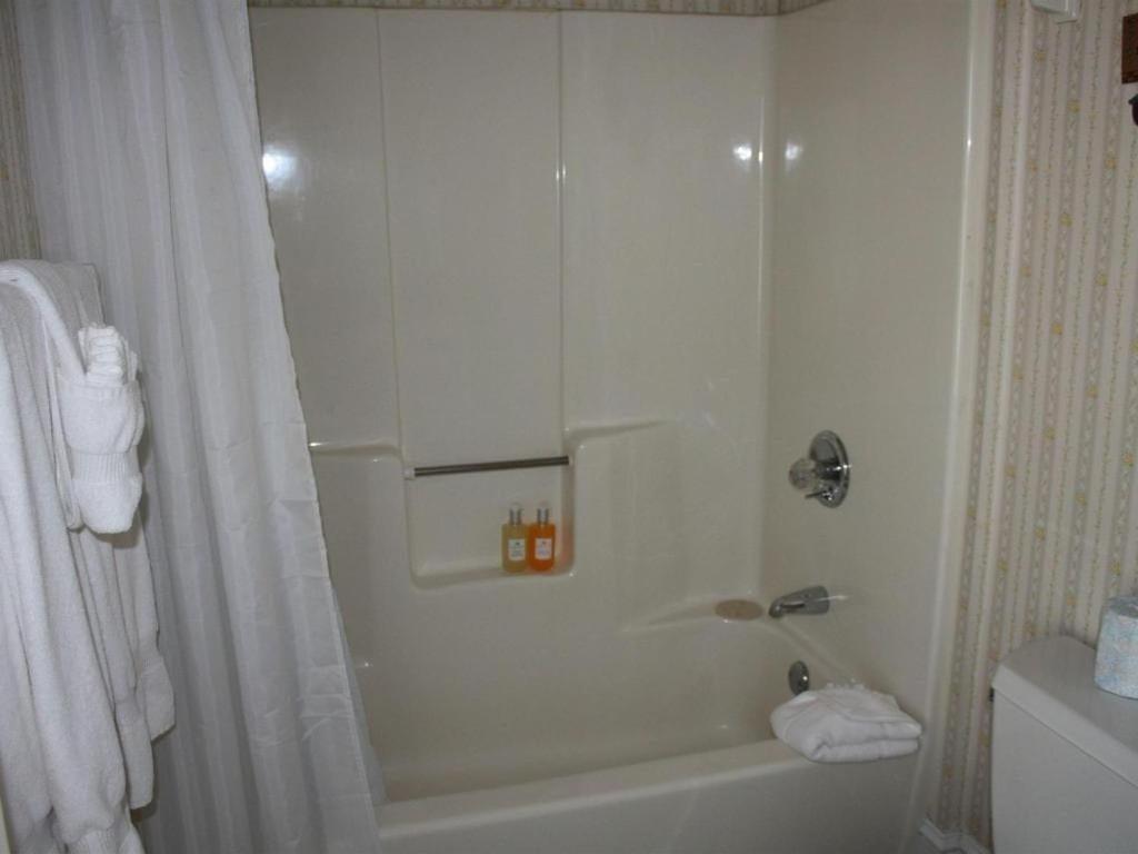 Red Rocker Inn photo 68