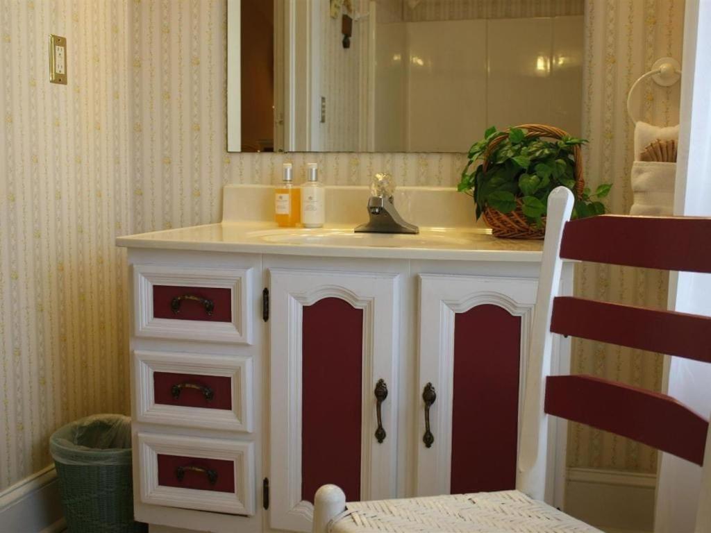 Red Rocker Inn photo 69