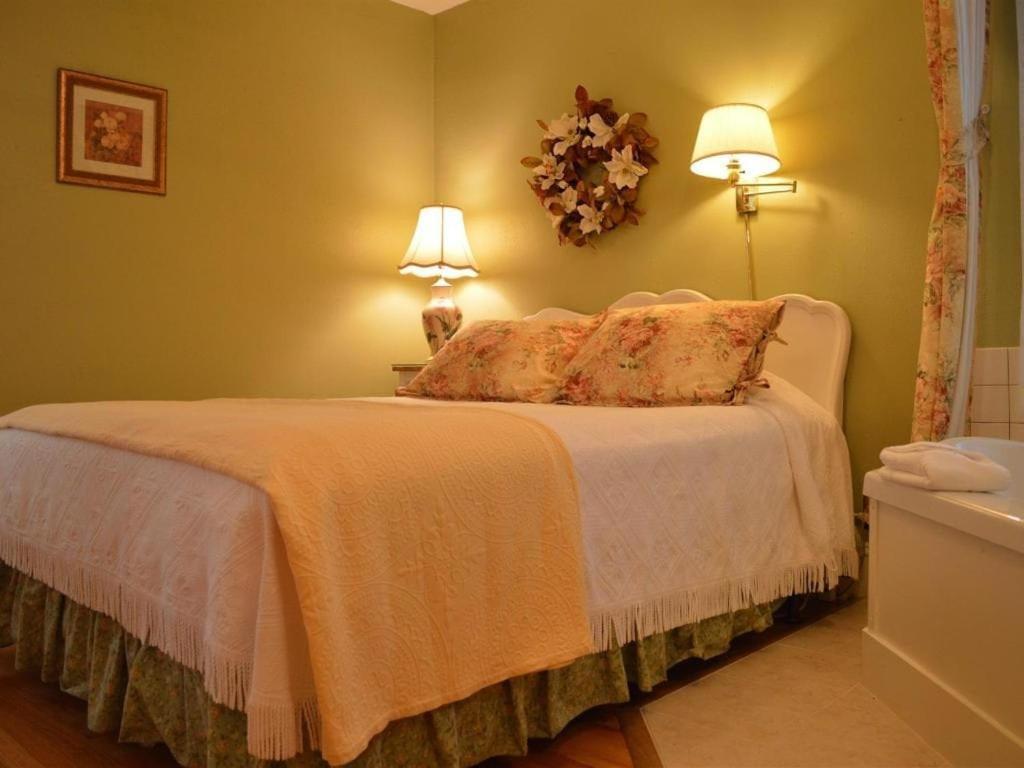 Red Rocker Inn photo 72