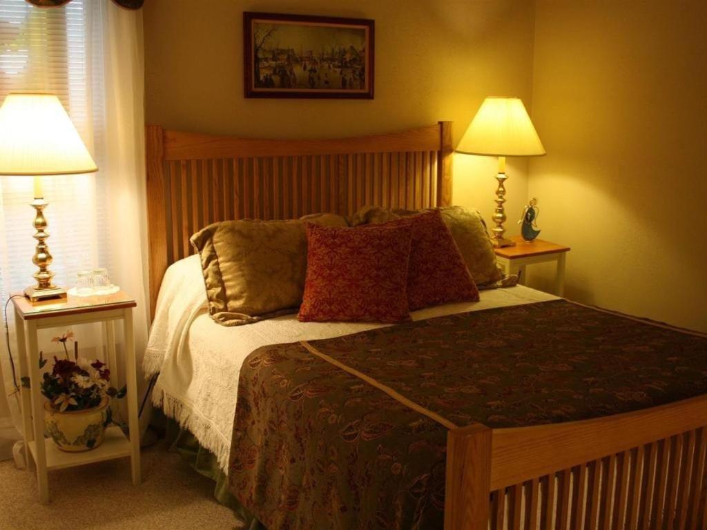 Red Rocker Inn photo 79
