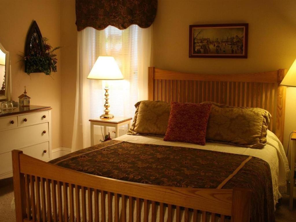 Red Rocker Inn photo 80