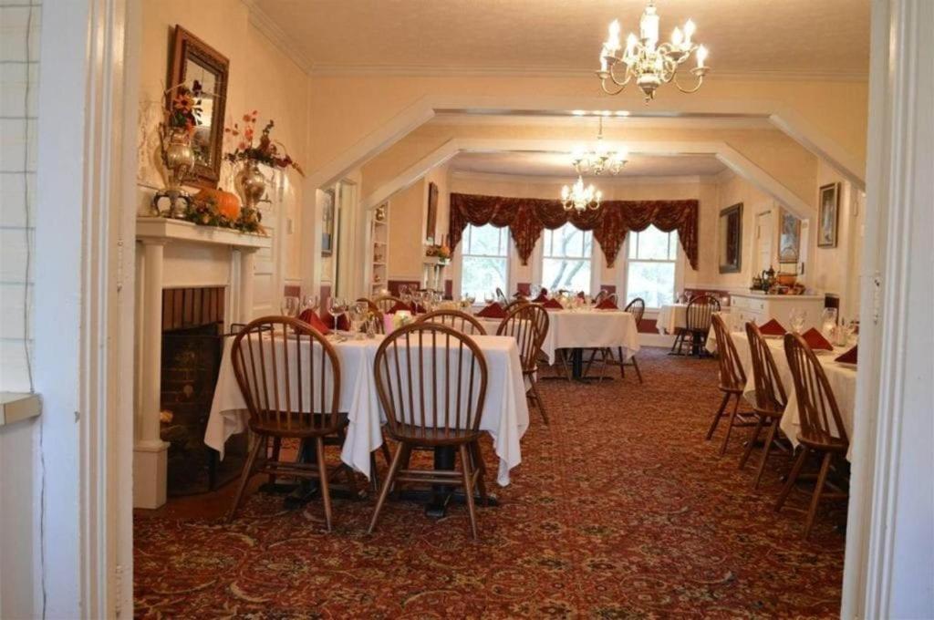 Red Rocker Inn photo 89