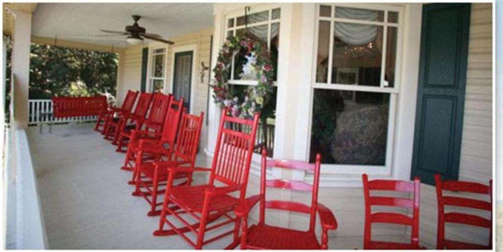 Red Rocker Inn photo 4