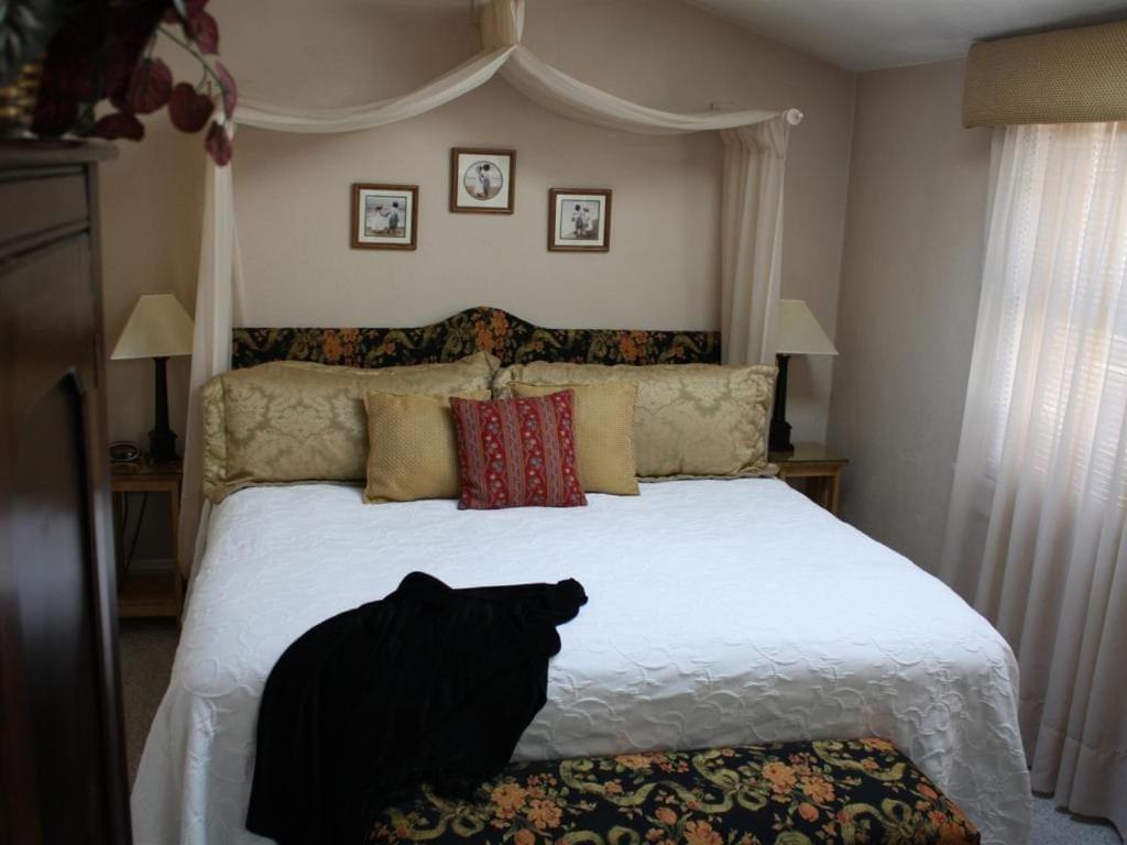 Red Rocker Inn photo 56