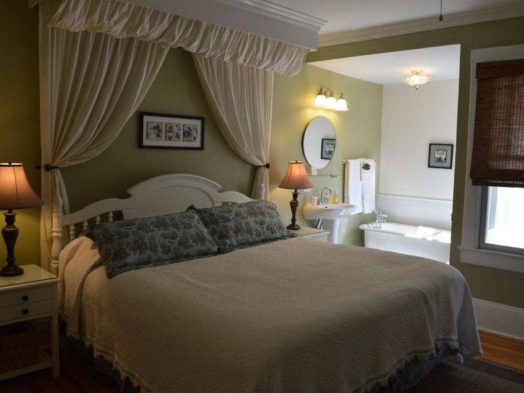 Red Rocker Inn photo 15