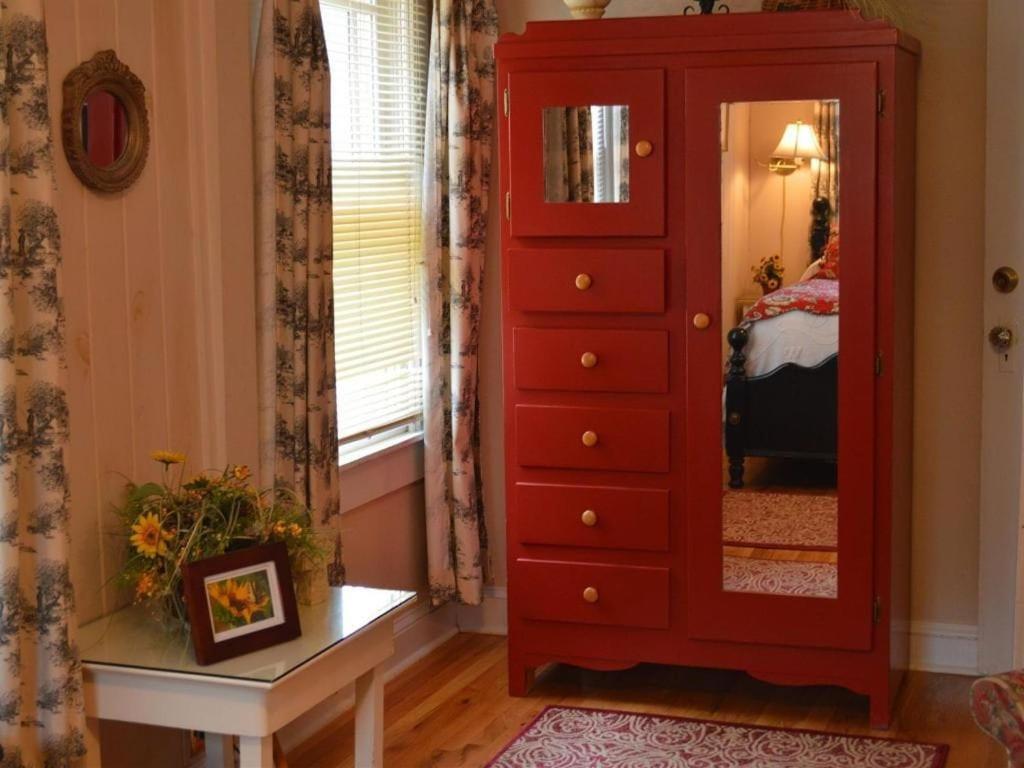 Red Rocker Inn photo 42