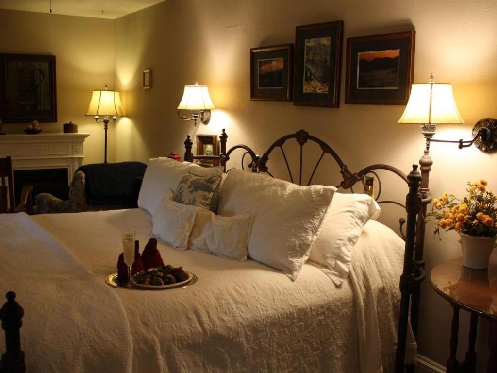 Red Rocker Inn photo 44