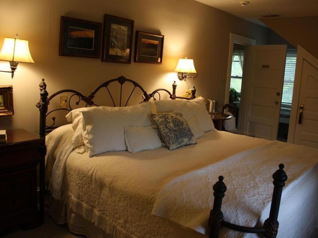 Red Rocker Inn photo 45