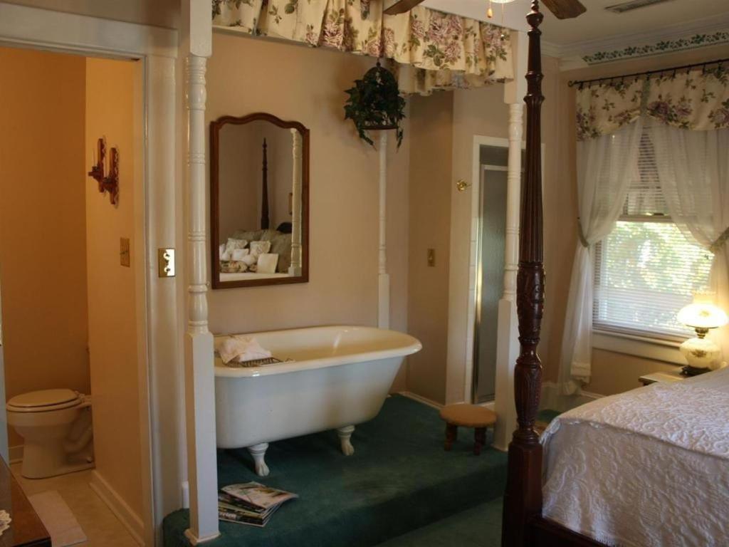 Red Rocker Inn photo 53